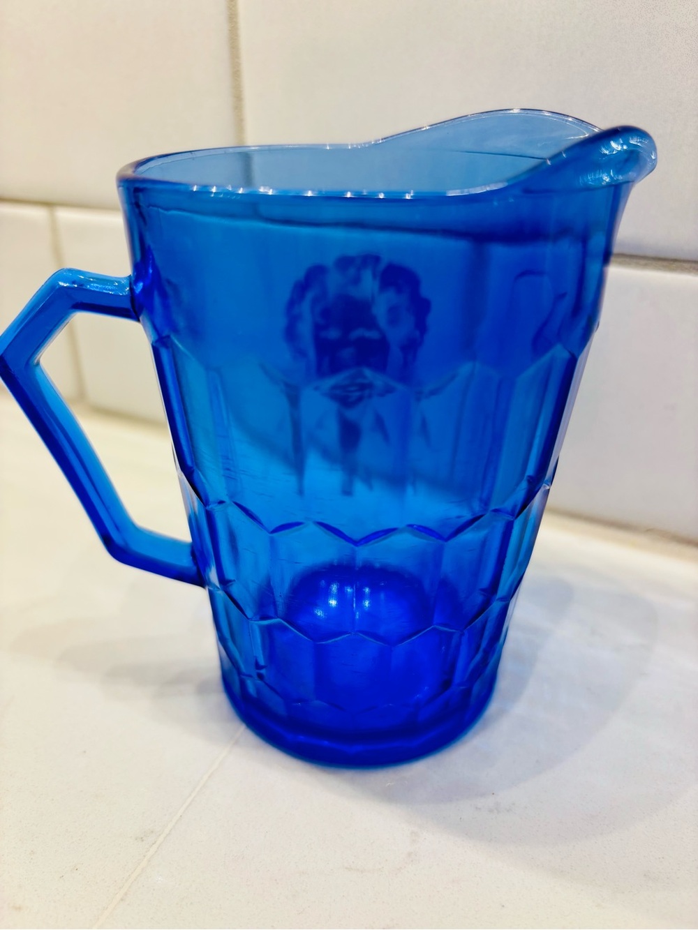 Vintage 1930s Hazel-Atlas cobalt blue glass cup featuring Shirley Temple - Picture 3 of 4